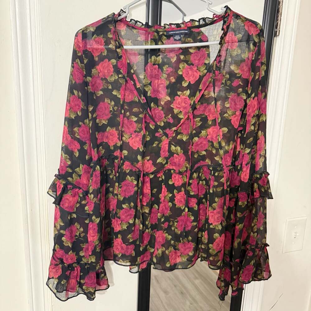 American Eagle Outfitters Floral V-Neck Long Sleeve Ruffle Tiered Blouse